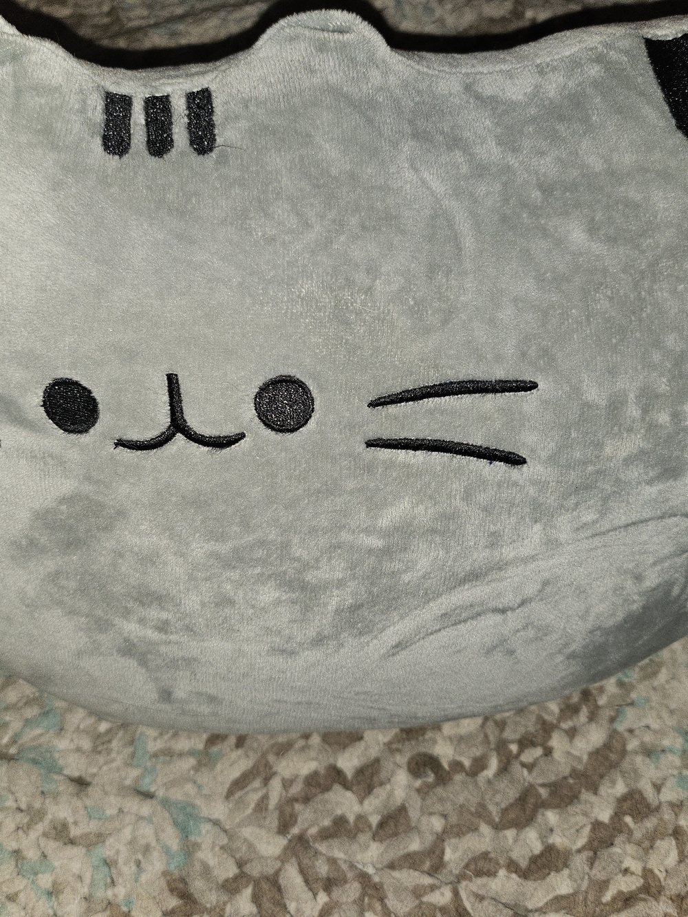 Plush Cat Face Pet Bed - Gray